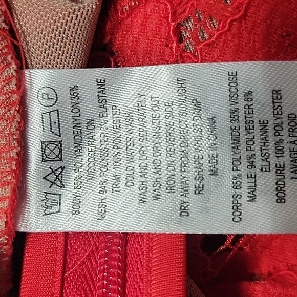 French Connection Size S Red Lace over Nude Ruffle Trim Sleeveless Peplum Top - Picture 15 of 15